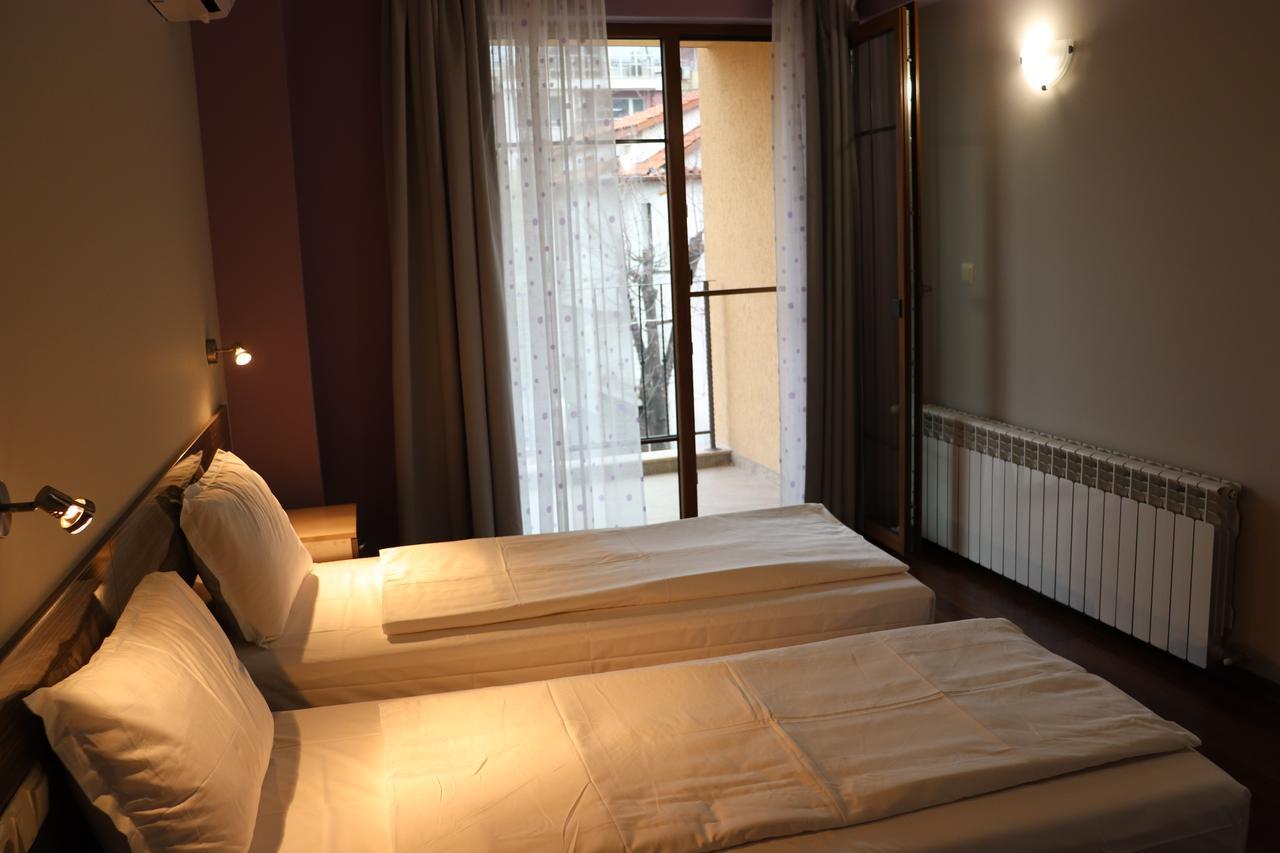Roots Hotel And Wine Bar Plovdiv Bagian luar foto