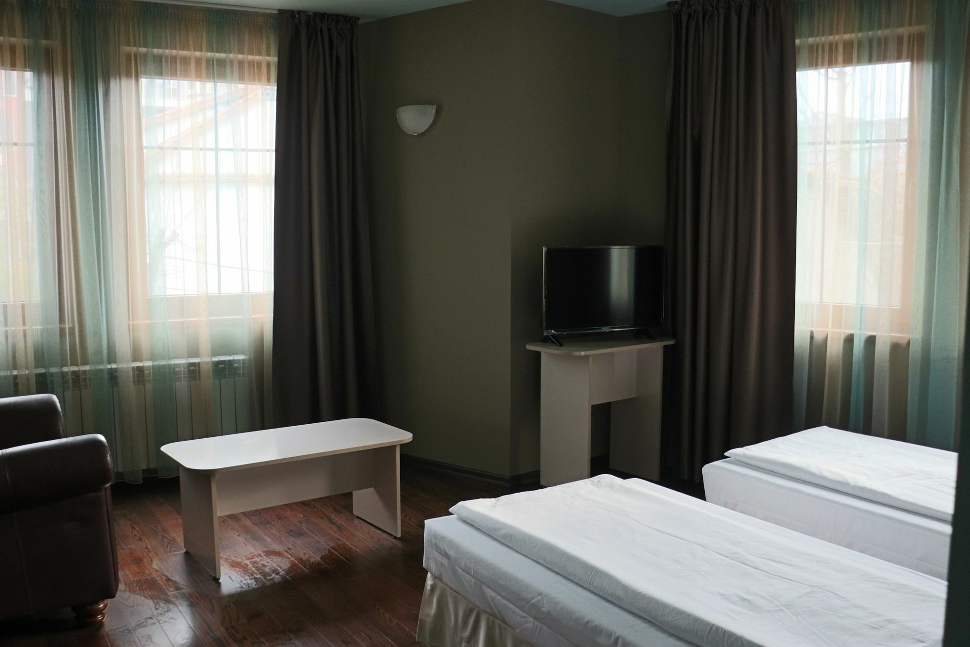 Roots Hotel And Wine Bar Plovdiv Bagian luar foto