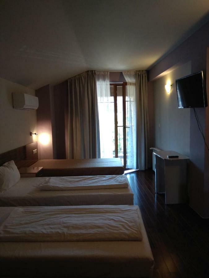 Roots Hotel And Wine Bar Plovdiv Bagian luar foto