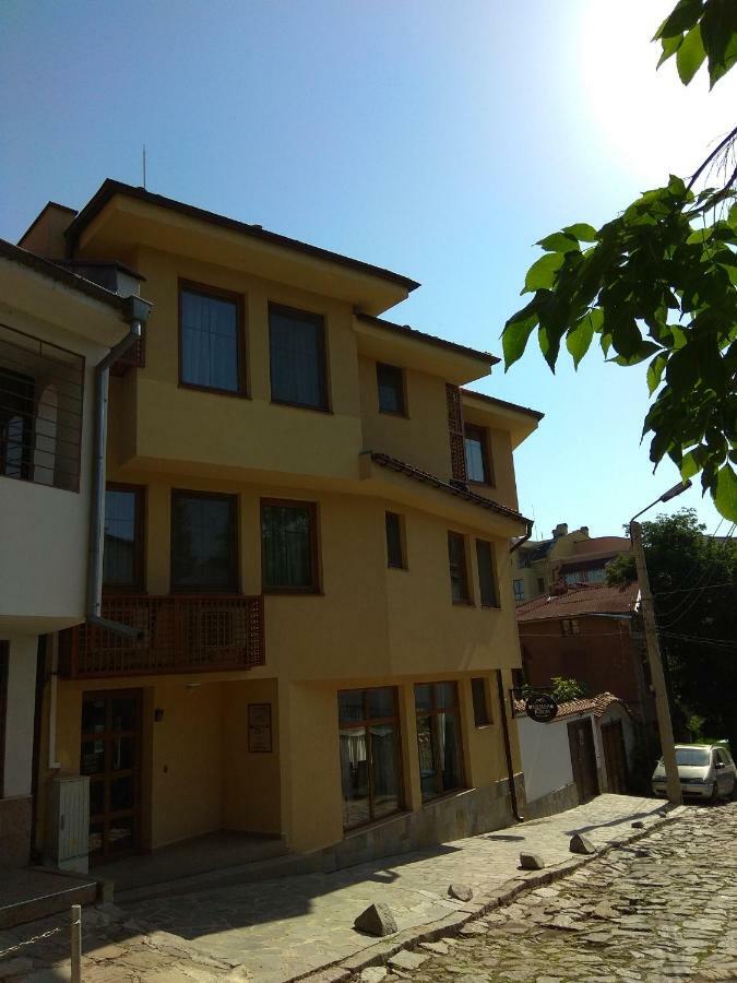 Roots Hotel And Wine Bar Plovdiv Bagian luar foto